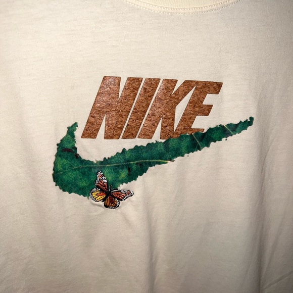 Nike - Picture 2 of 4